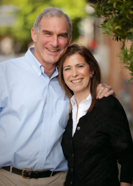 Trustee Stephanie Fowler MA '97 and her husband, Irving Levin