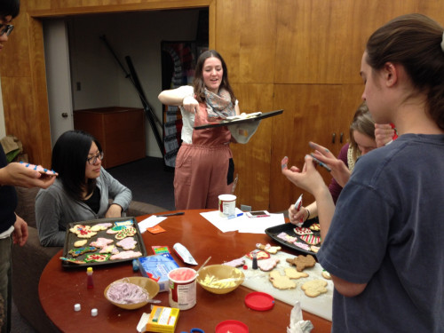 Cookies and frosting event for residents during finals week