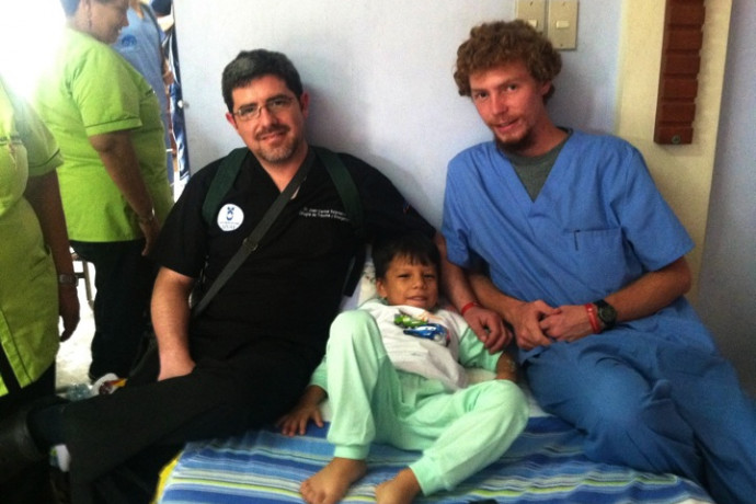 Erik Lundgren, Ecuador: Studying Mobile Surgery/Dr. Edgar Rodas