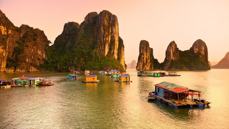 Vietnam boats bay