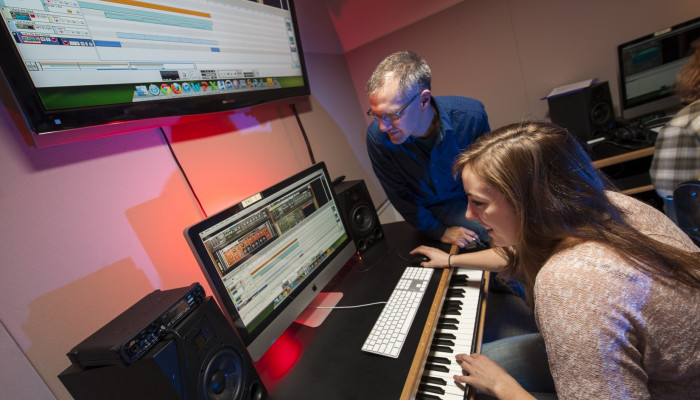Jeffrey Leonard works with a student in the Electronic Music Studio